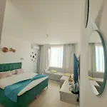 Готель Adriano Pe Plaja Belona 3*
