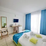 Готель Adriano Pe Plaja Belona 3*