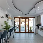 Готель Adriano Pe Plaja Belona 3*