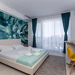 Adriano Pe Plaja Belona Готель 3*