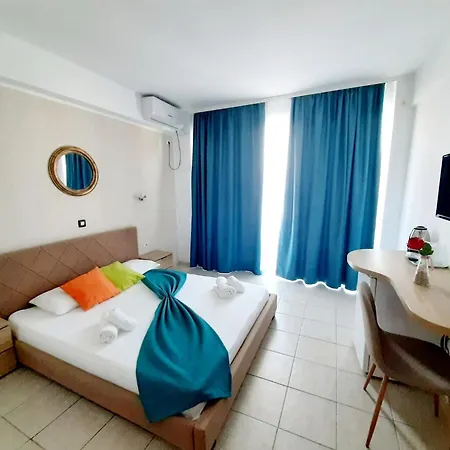Adriano Pe Plaja Belona Готель 3*