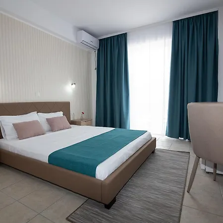 Ξενοδοχείο Adriano Pe Plaja Belona 3*