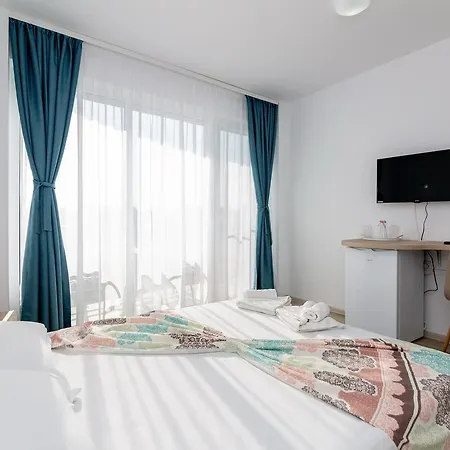 Adriano Pe Plaja Belona ホテル 3*