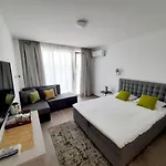 Adriano Pe Plaja Belona Szálloda Észak-Eforie