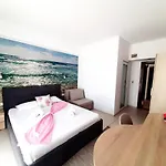 Adriano Pe Plaja Belona Észak-Eforie