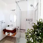 Adriano Pe Plaja Belona