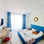 Adriano Pe Plaja Belona