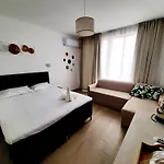 Adriano Pe Plaja Belona