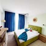 Adriano Pe Plaja Belona