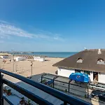 Adriano Pe Plaja Belona