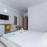 Adriano Pe Plaja Belona