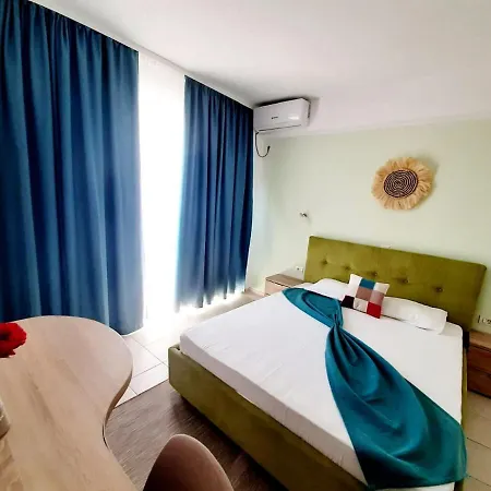 Adriano Pe Plaja Belona