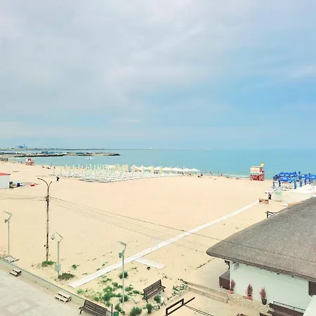 Adriano Pe Plaja Belona