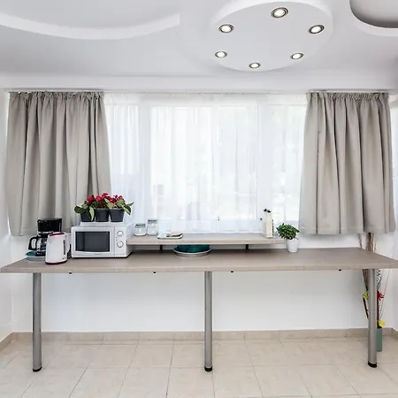 فندق Adriano Pe Plaja Belona 3*