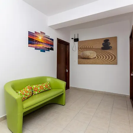 Hotel Adriano Pe Plaja Belona 3*