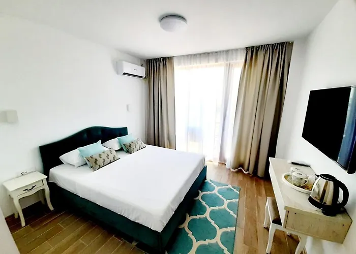 Adriano Pe Plaja Belona فندق