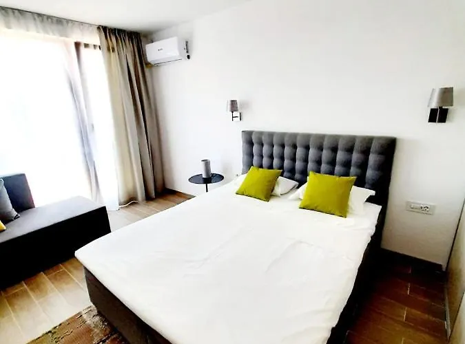 Adriano Pe Plaja Belona ホテル