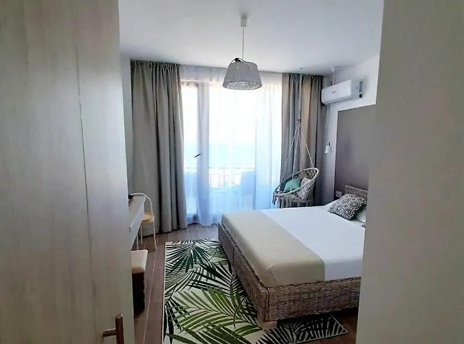 Adriano Pe Plaja Belona Hotel 3*