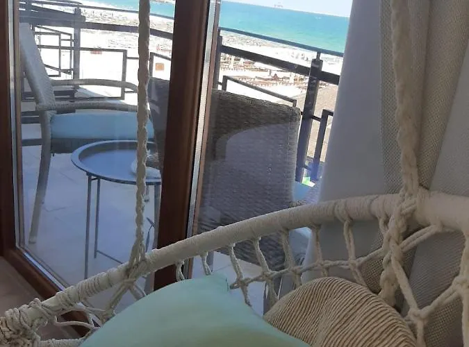 Adriano Pe Plaja Belona