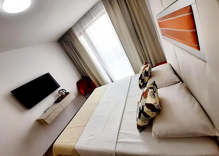 Hotel Adriano Pe Plaja Belona 3*