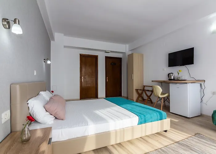 Adriano Pe Plaja Belona إيفوري نورد