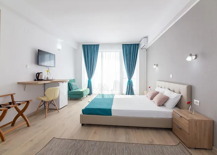 Adriano Pe Plaja Belona إيفوري نورد