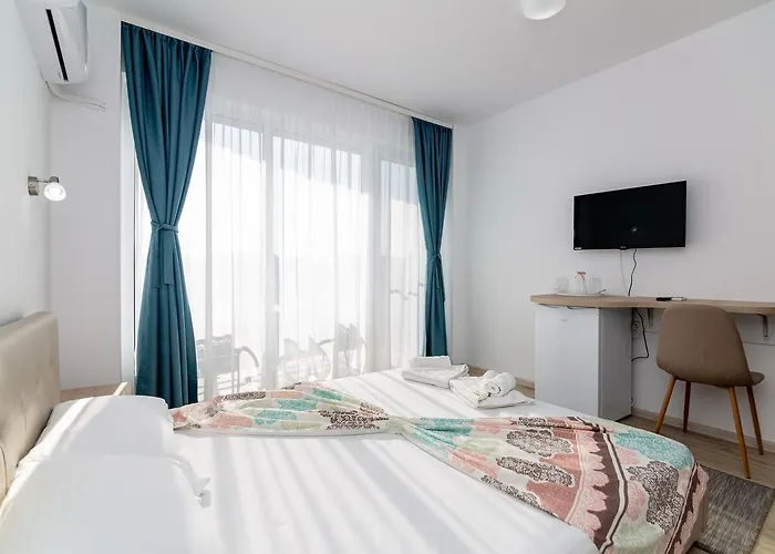 Adriano Pe Plaja Belona Hotel 3*