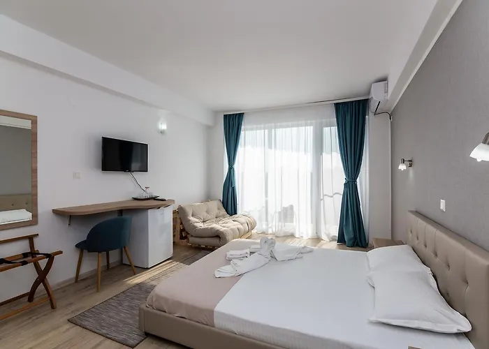 Adriano Pe Plaja Belona エフォリエ・ノルド